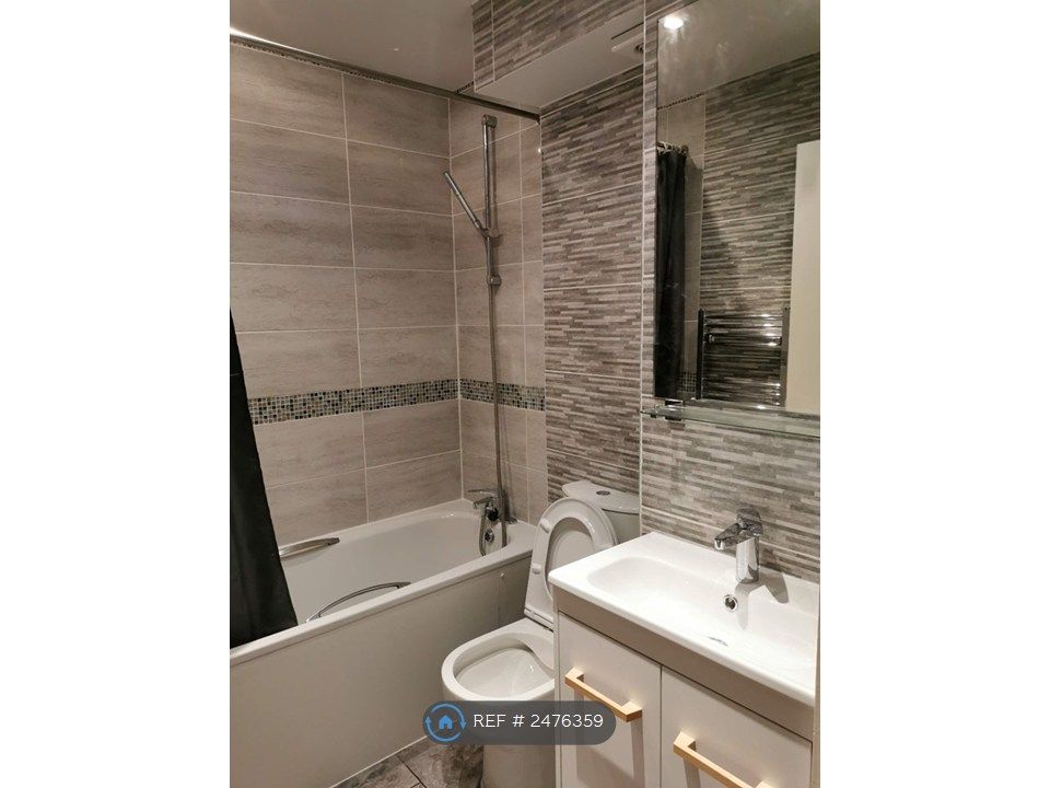Property photo 3 of 11 Toilet