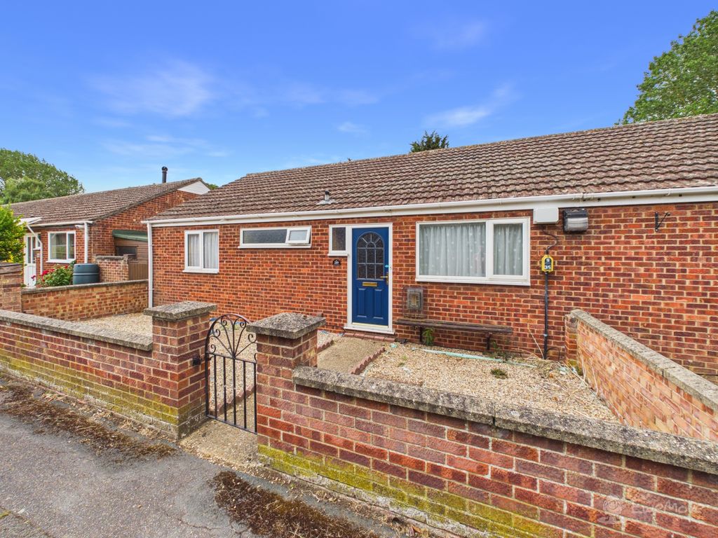 Property photo 1 of 11 Front Of House- Mark Stephens Ewemove Newmarket An