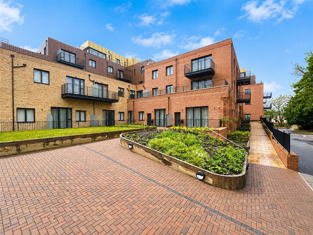 Property photo 1 of 11 658193Bc-F7F0-4Aa6-9ba6-4F925c41B5ba.Png