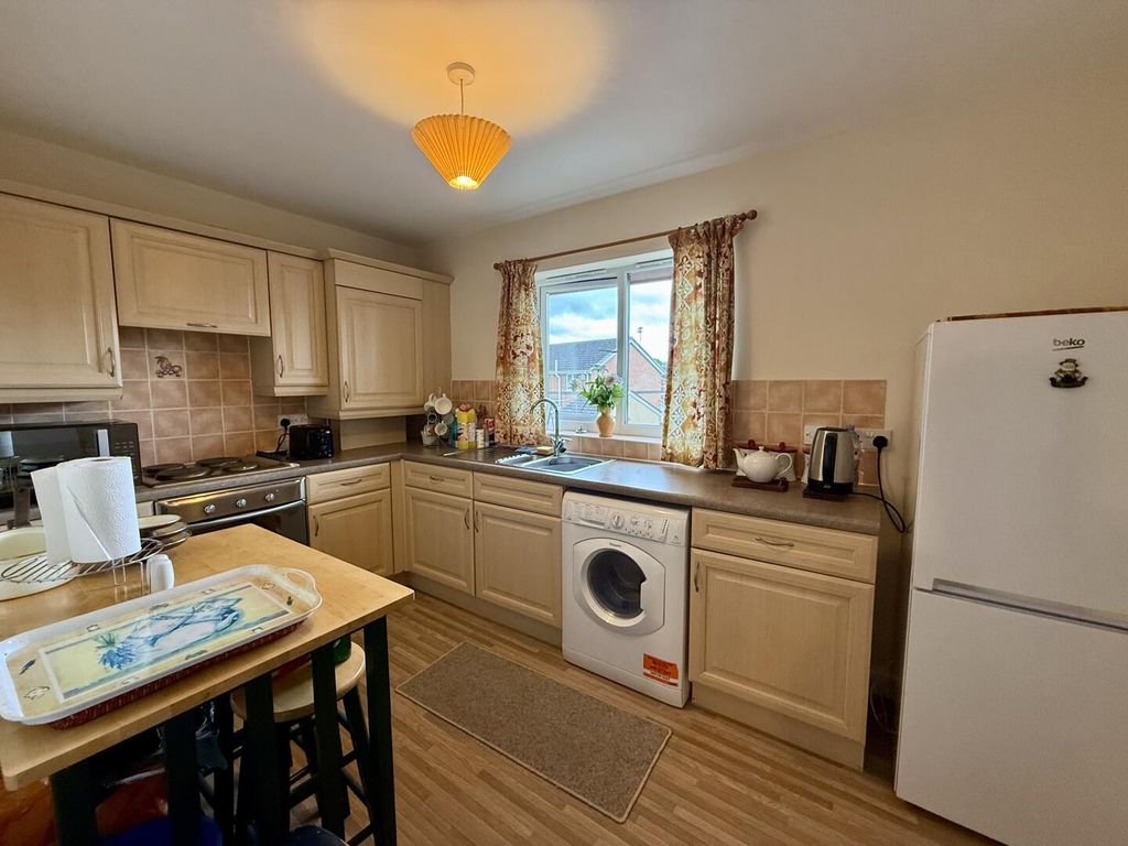 Property photo 2 of 8 Kitchen Breakfast Room