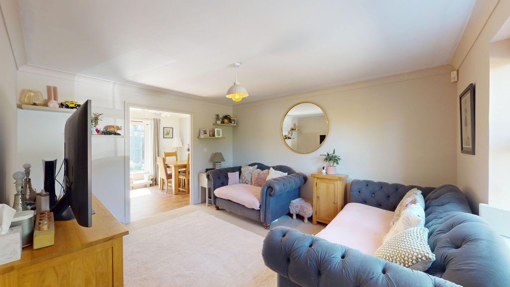 Property photo 3 of 18 3637687