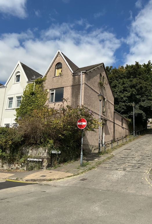 Property photo 1 of 2