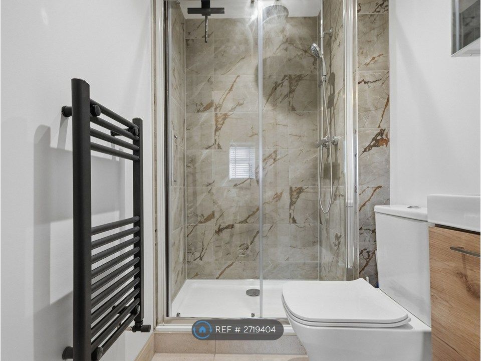 Property photo 2 of 27