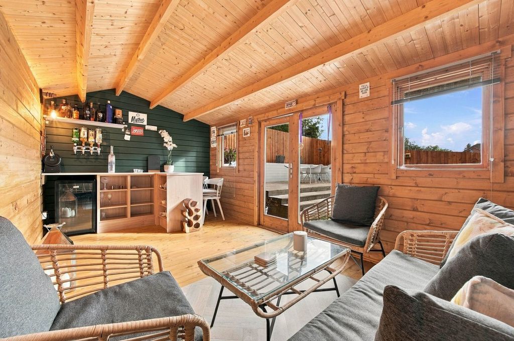 Property photo 3 of 31