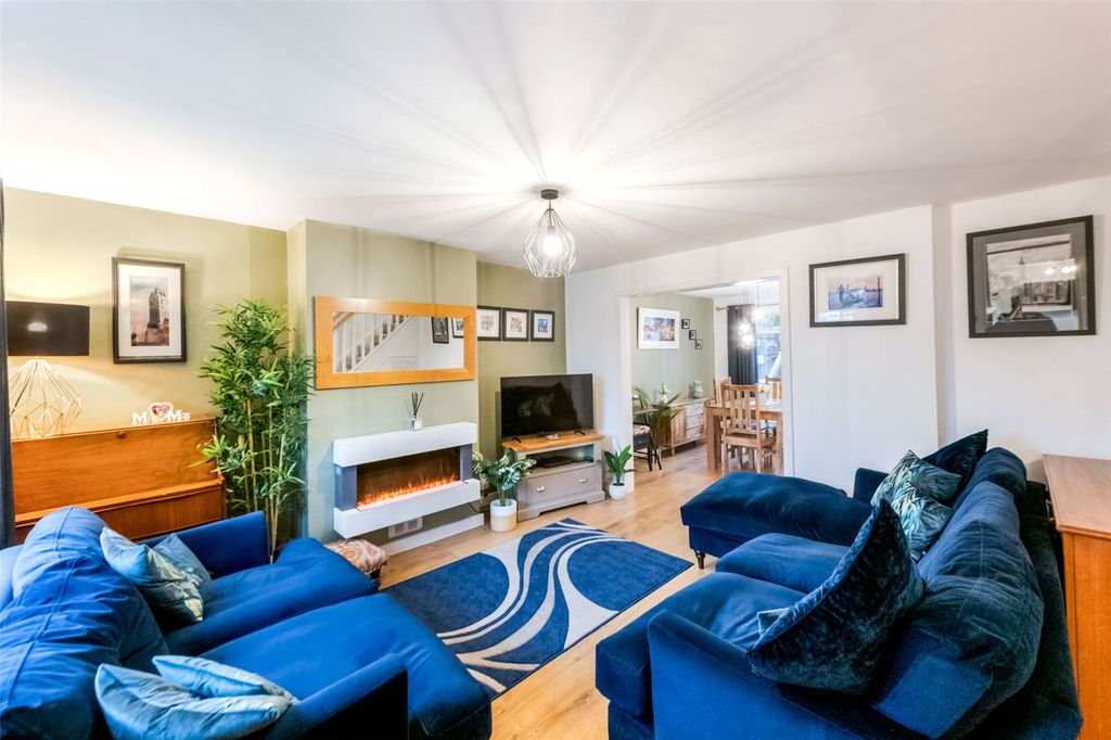 Property photo 2 of 29 Picture No. 12