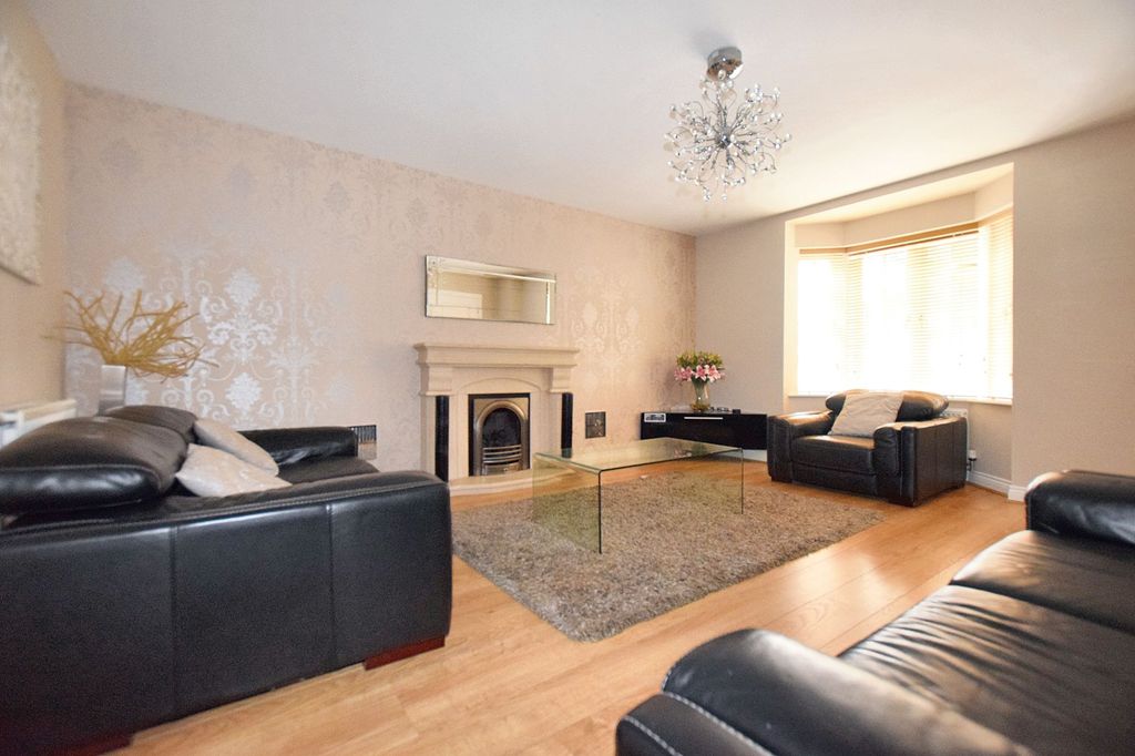 Property photo 3 of 16 Sitting Room
