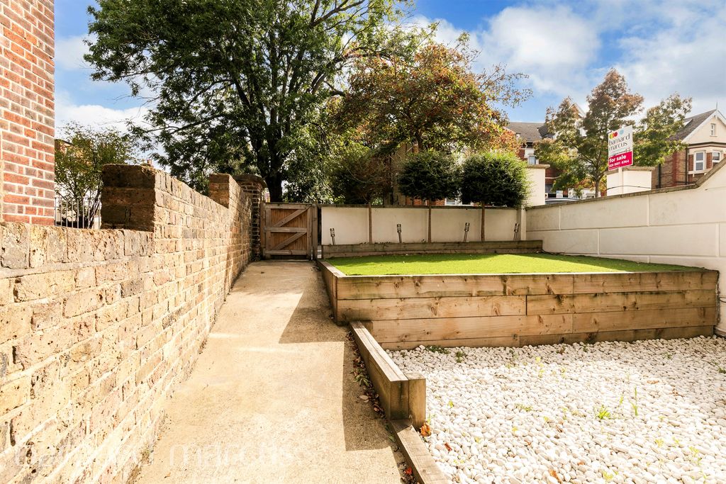 Property photo 3 of 9