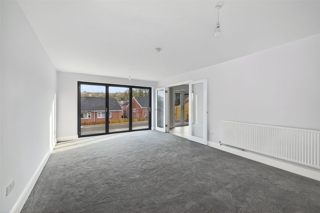 Property photo 2 of 28 2 - Picture No. 18