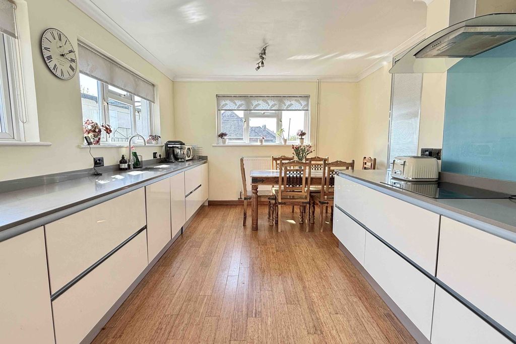 Property photo 3 of 20 Gallery