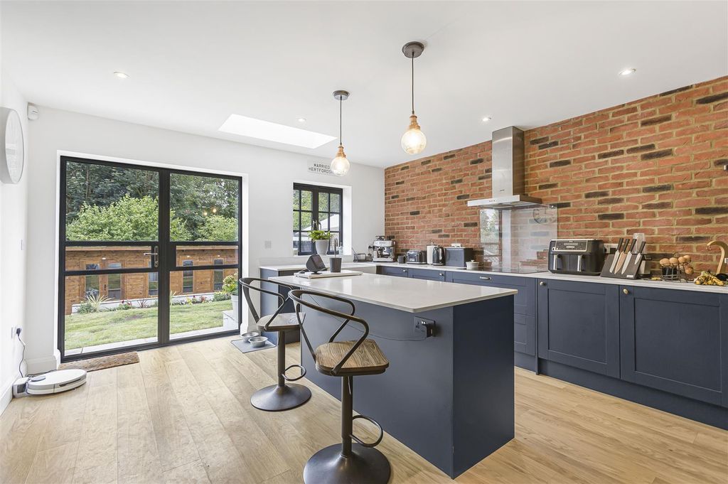 Property photo 2 of 30 3_61743.Jpg