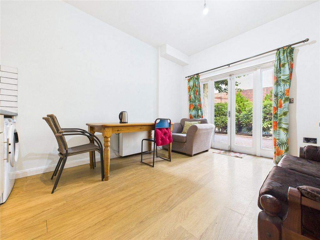 Property photo 2 of 12 Picture No. 30