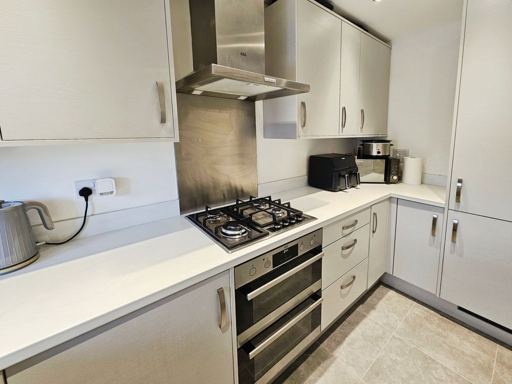 Property photo 3 of 8 Photo 6