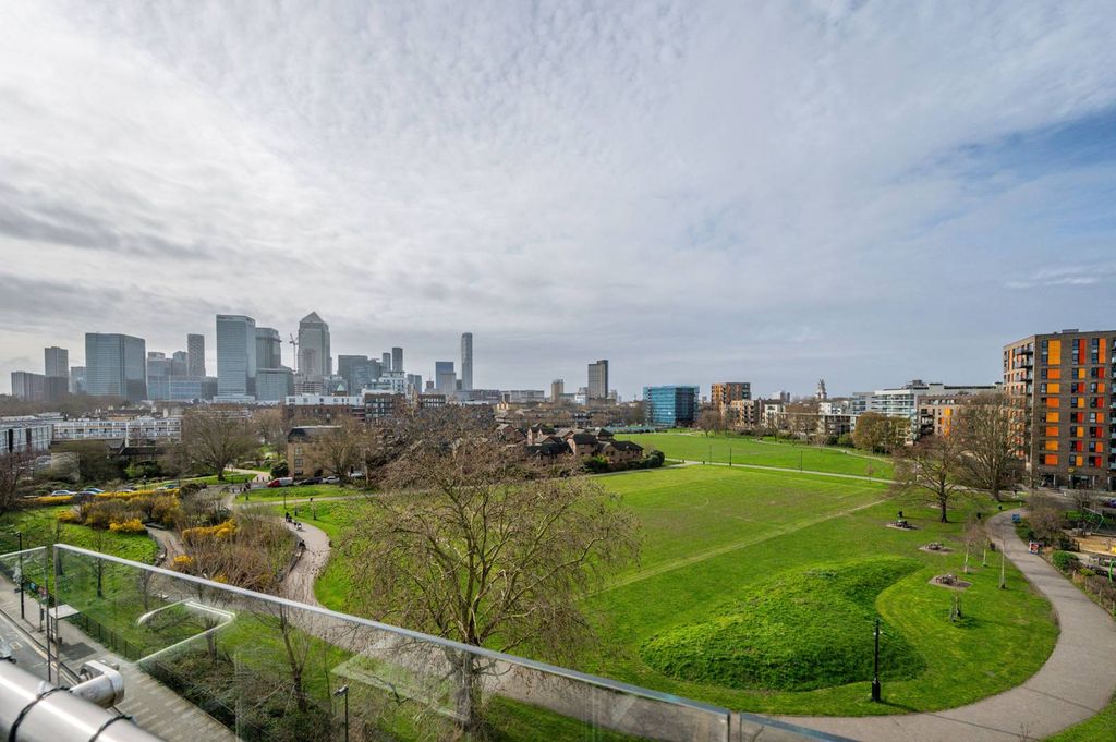 Property photo 2 of 18