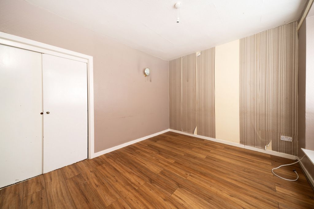 Property photo 3 of 16 Photo 5