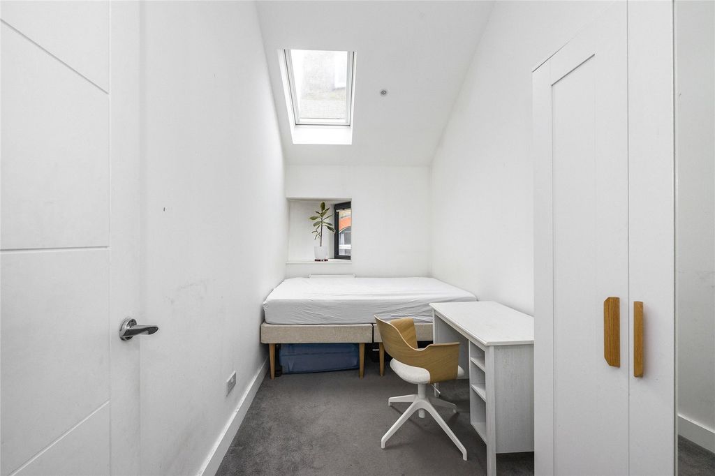 Property photo 3 of 23 Bedroom