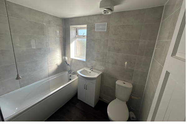 Property photo 2 of 9 Bathroom