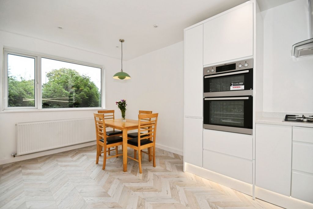 Property photo 2 of 17 Photo