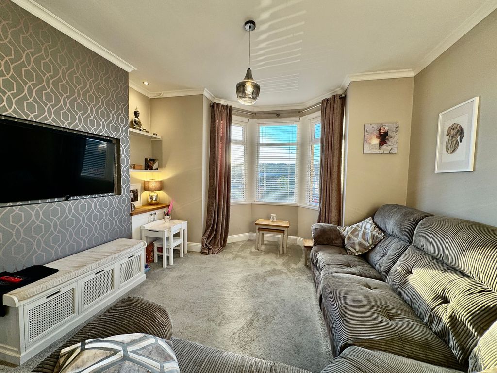 Property photo 3 of 39