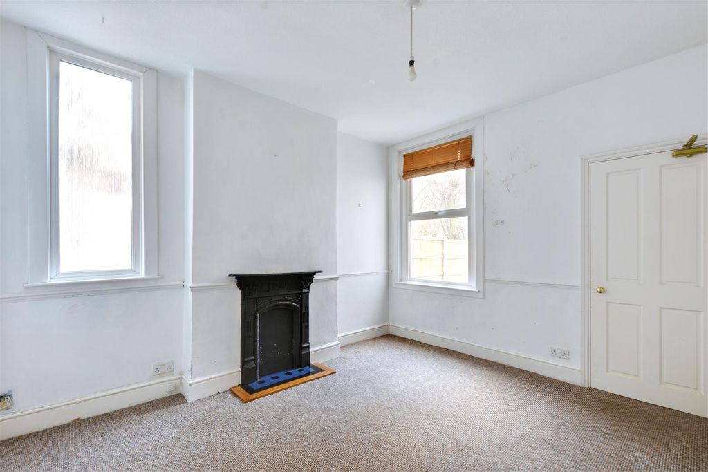 Property photo 3 of 18 Dining Room.Jpeg