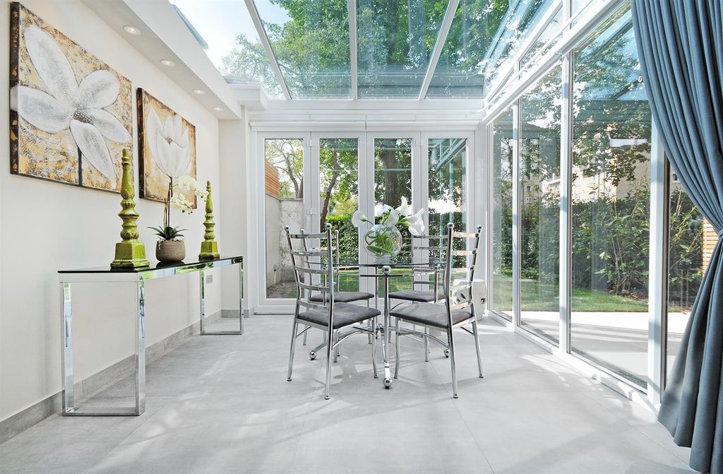 Property photo 2 of 21 1 CC Conservatory.Jpg