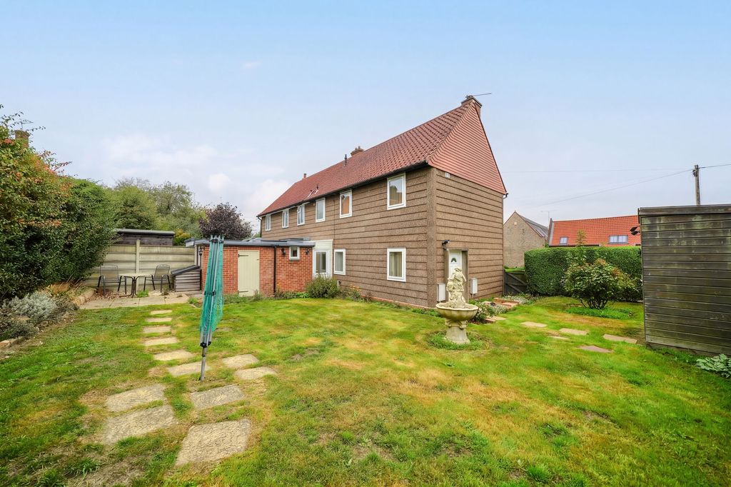Property photo 2 of 26