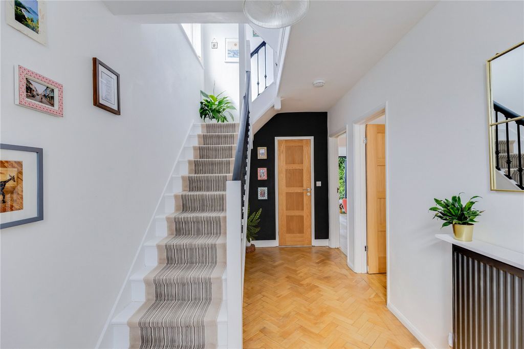 Property photo 2 of 34