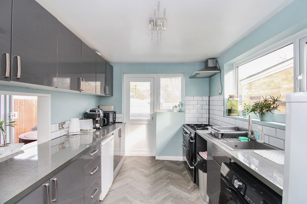 Property photo 3 of 13 Kitchen