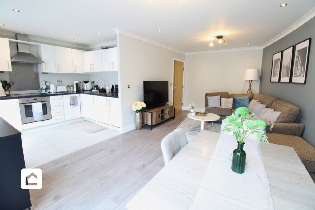 Property photo 2 of 10 Lrg_2 (1)