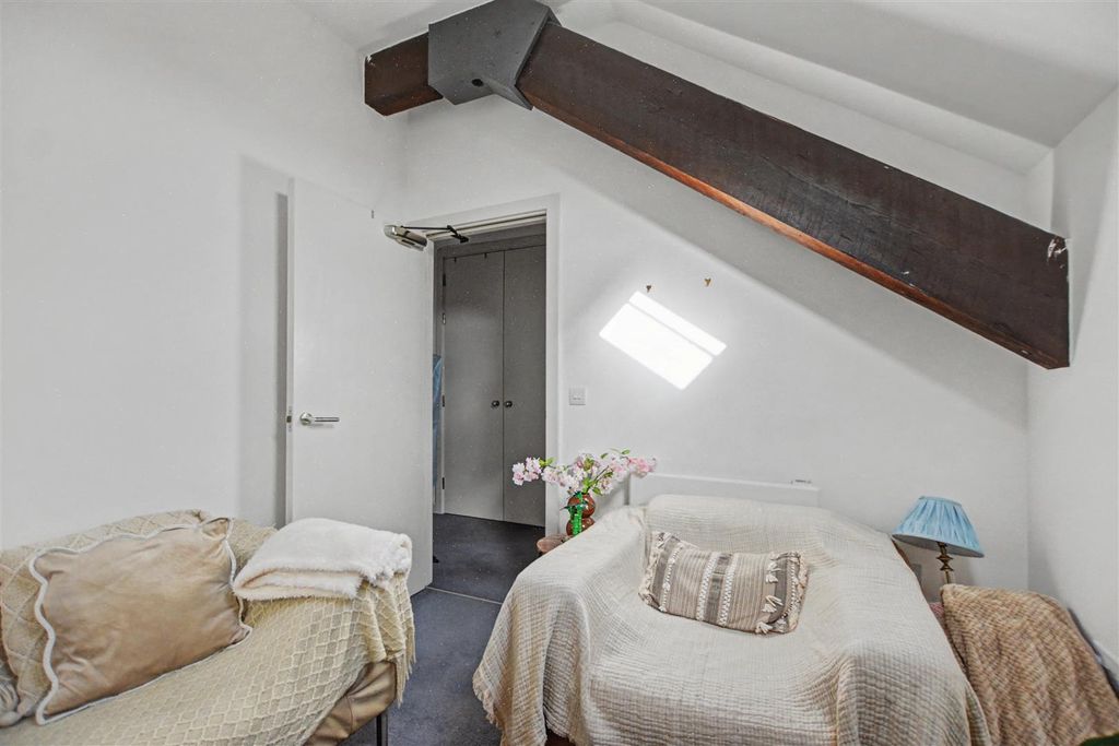 Property photo 3 of 26 Lounge_2.Jpeg