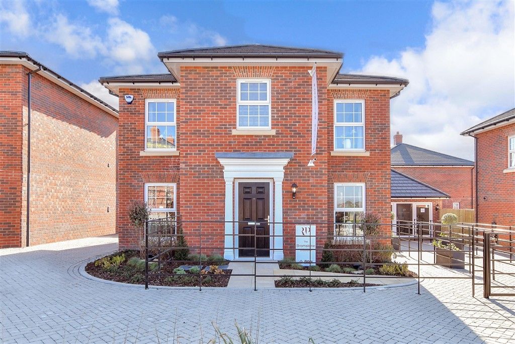 Property photo 1 of 10 External Front Brochure.