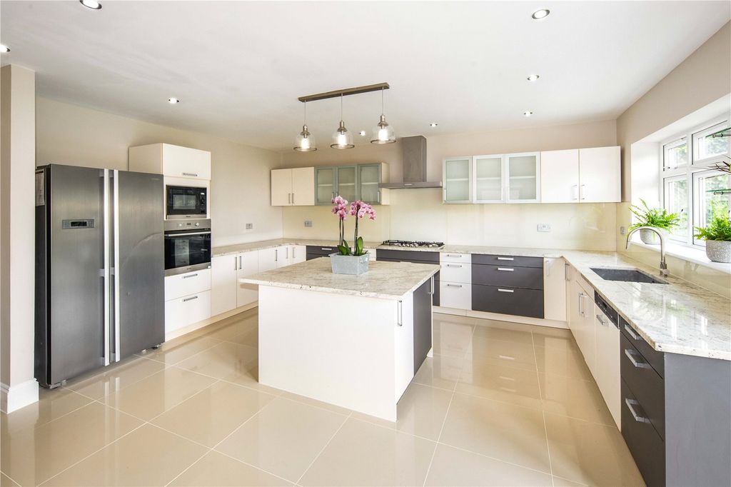 Property photo 2 of 29 Kitchen