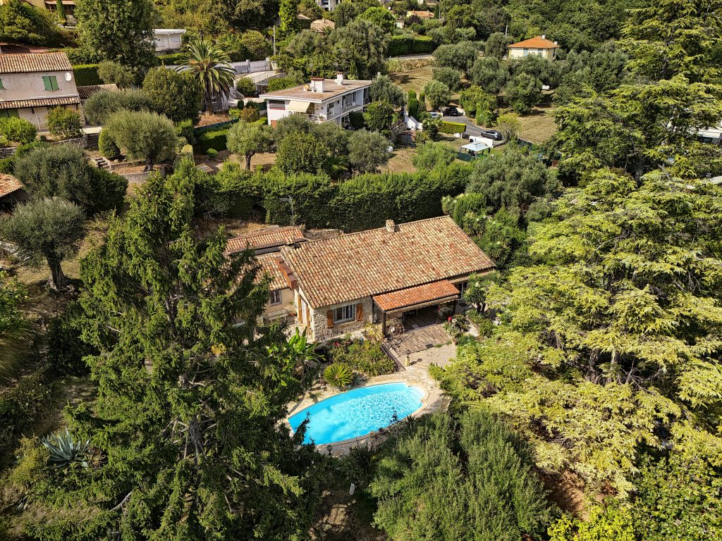 Property photo 2 of 27