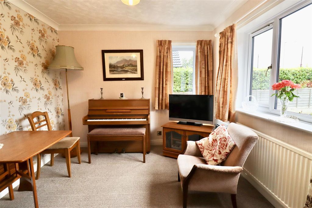 Property photo 2 of 20