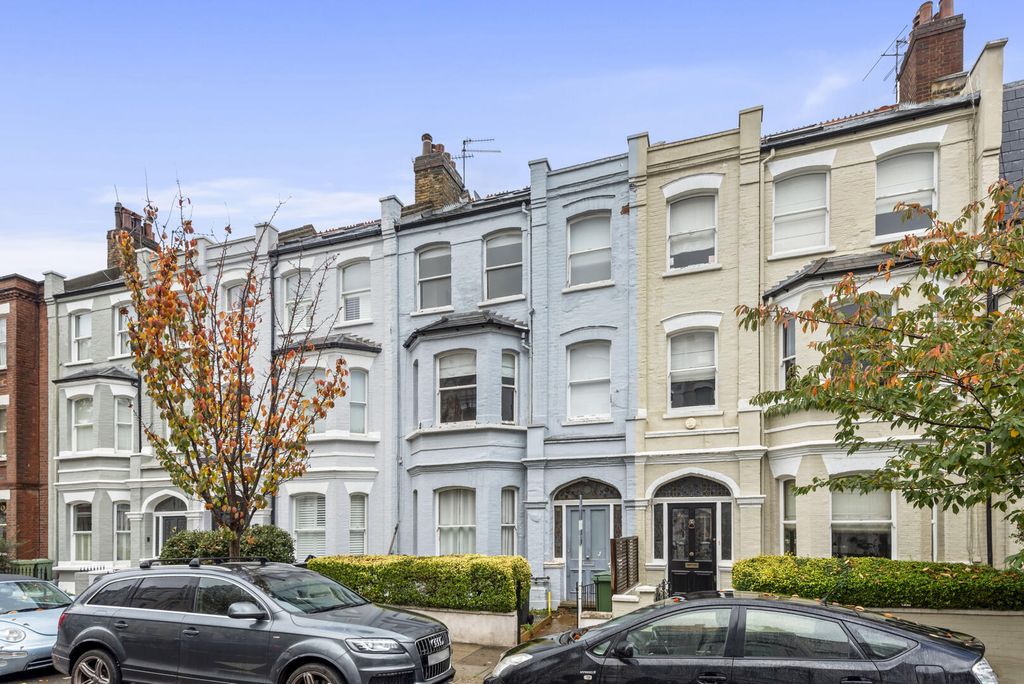 Property photo 3 of 7 Front (Exterior)