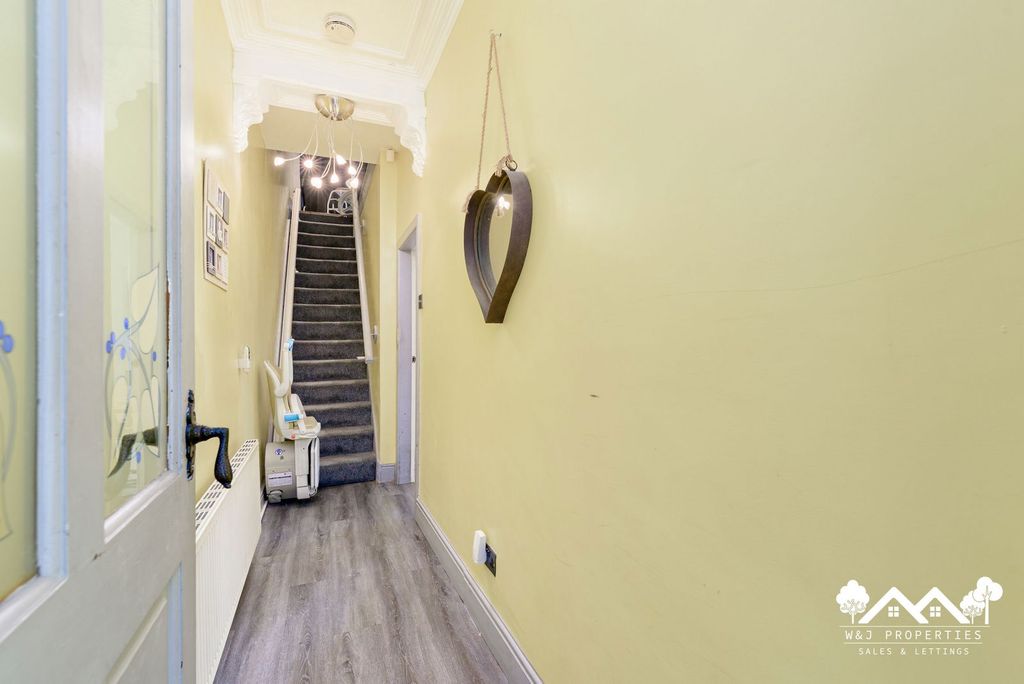 Property photo 2 of 33
