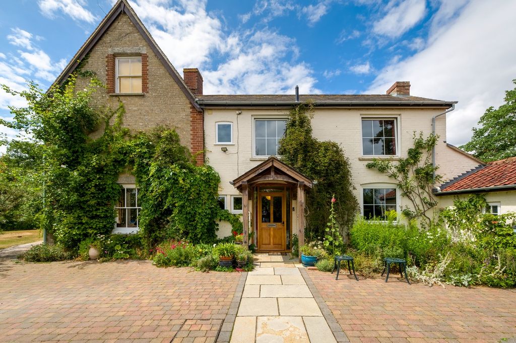 Property photo 1 of 34 Gate Farm House-5