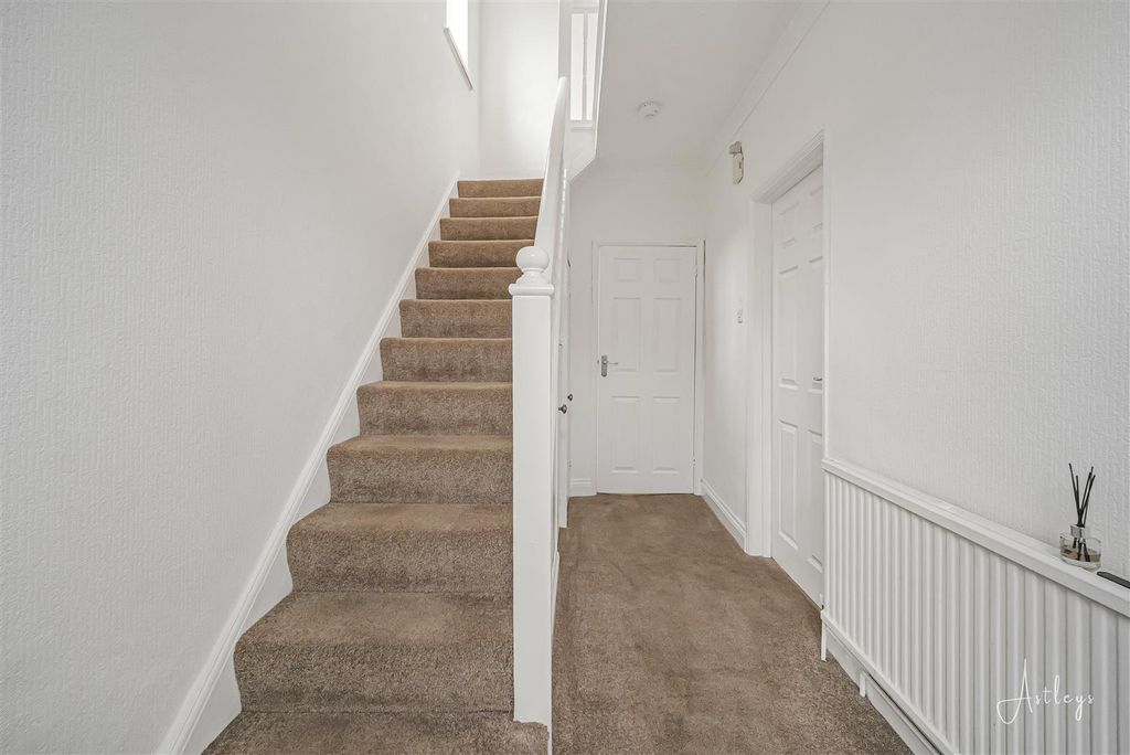 Property photo 2 of 20 Hallway