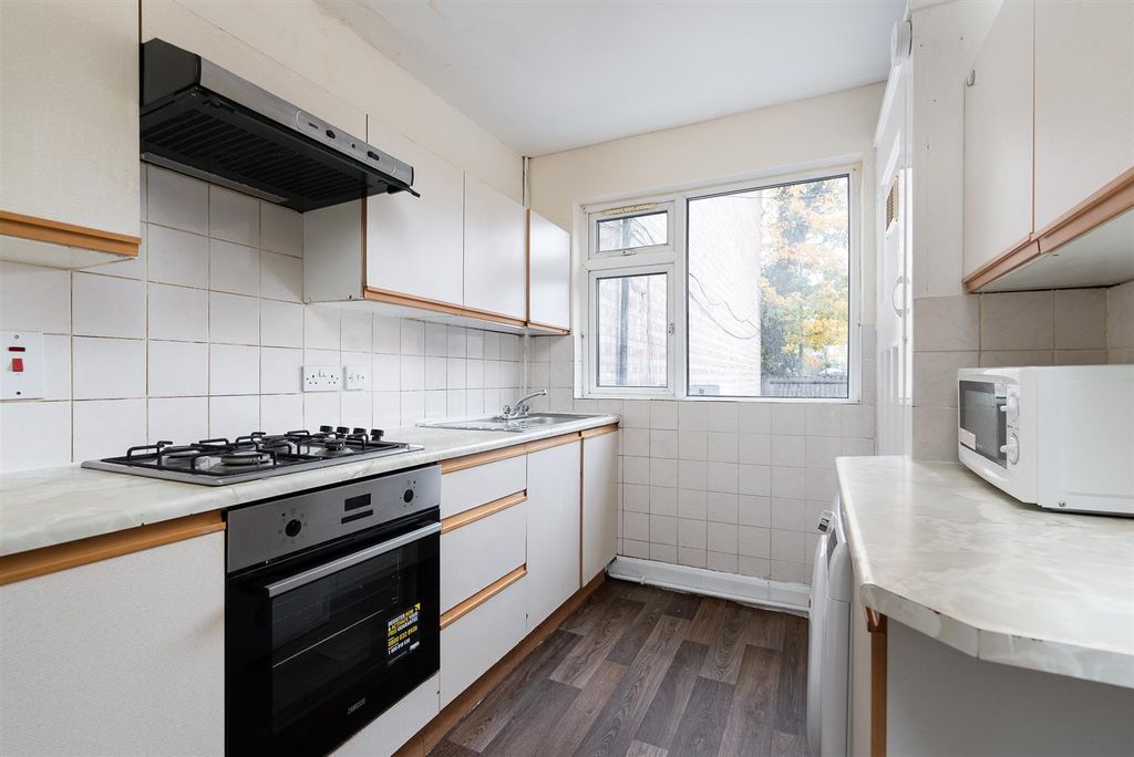 Property photo 3 of 10 Kitchen