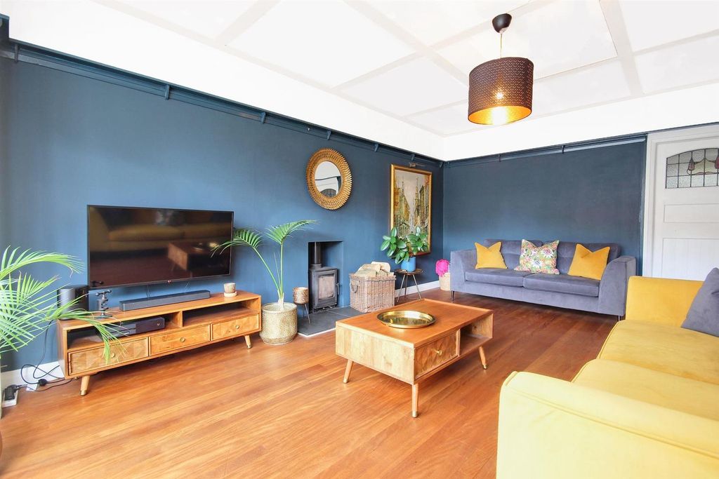 Property photo 2 of 45 Lounge