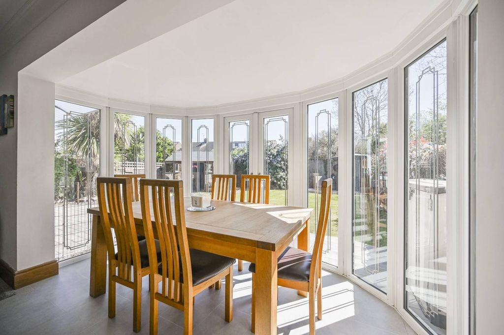 Property photo 1 of 30