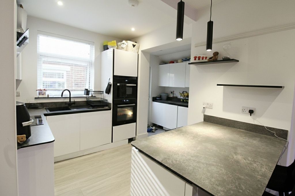 Property photo 3 of 31