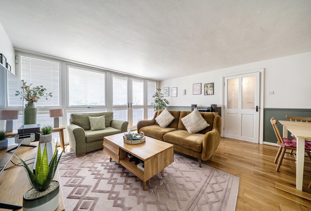 Property photo 3 of 10 1454263-15-69F9Ef...