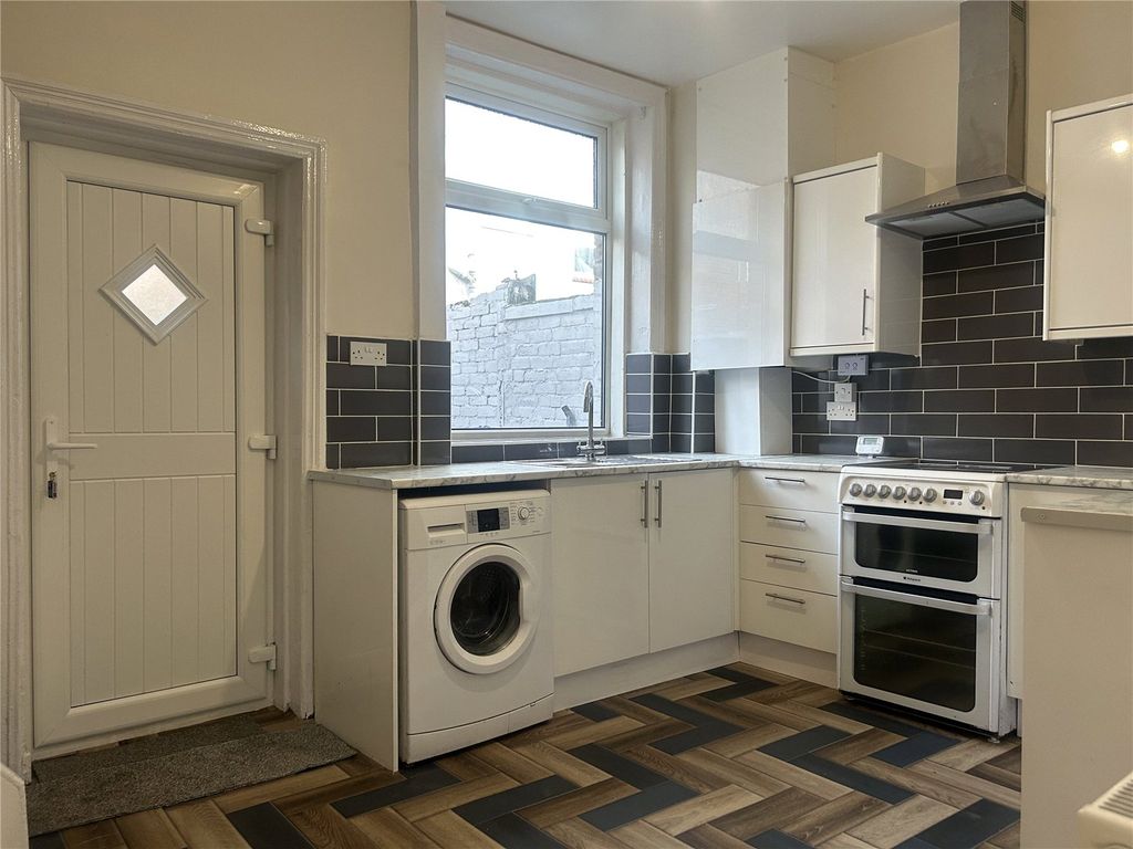 Property photo 2 of 13 Kitchen