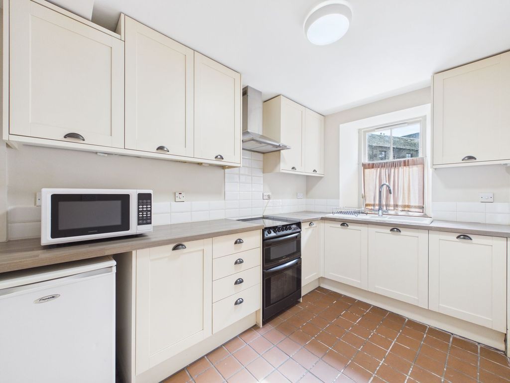 Property photo 3 of 18 Kitchen