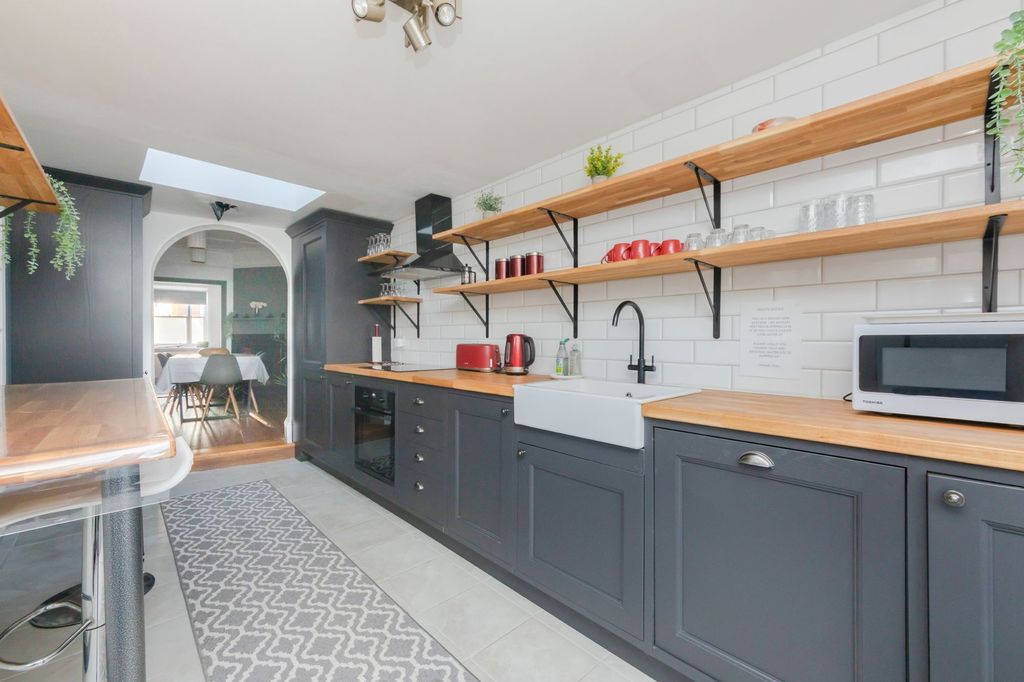 Property photo 3 of 24