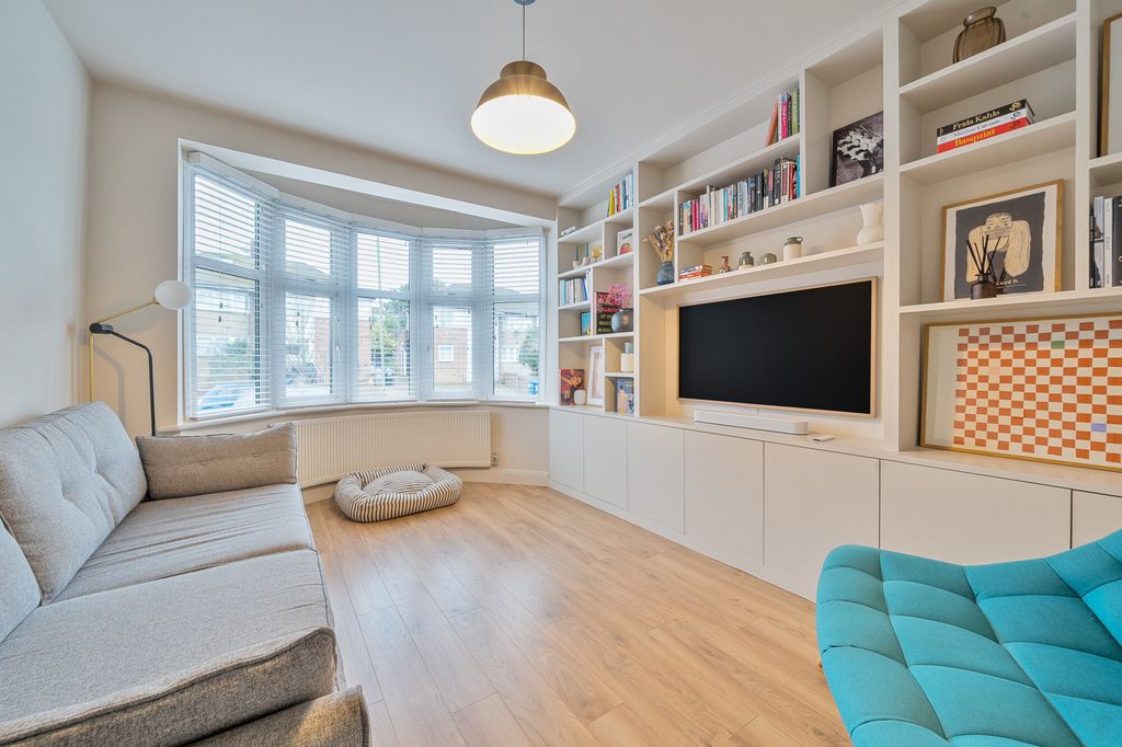 Property photo 2 of 20