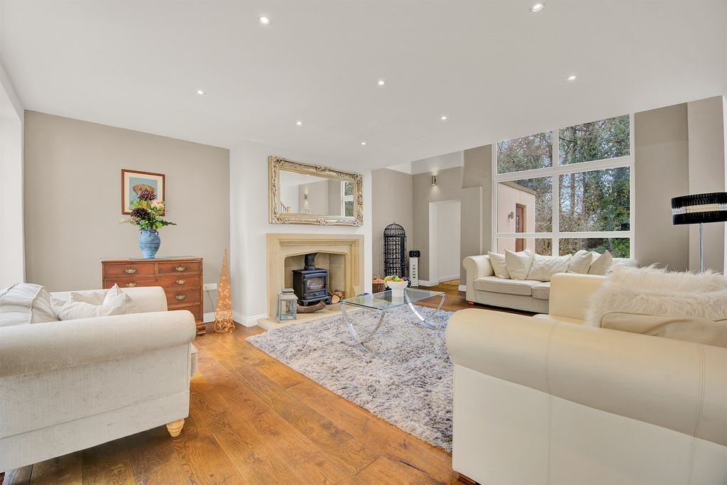 Property photo 3 of 38 Sitting Room