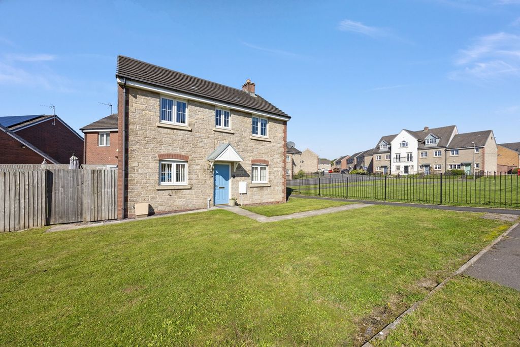 Property photo 3 of 27