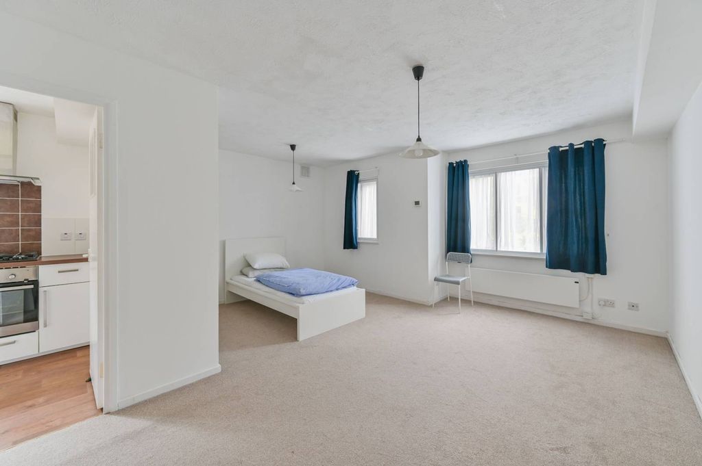 Property photo 2 of 5