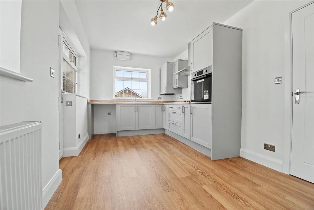 Property photo 3 of 25 Kitchen Diner
